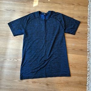 Men’s Lululemon shirt